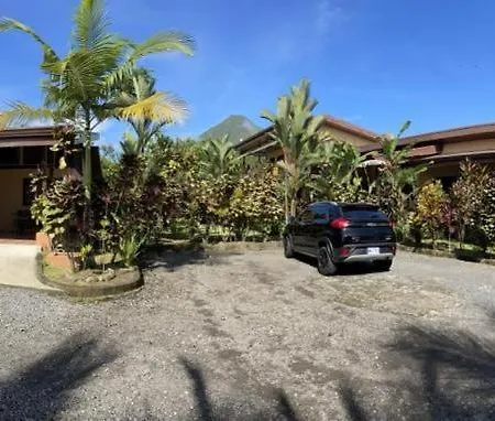 Aunty Arenal Lodge